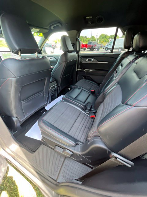 Used 2025 Ford Explorer ST-Line w/ ST-Line Street Pack AWD/4WD image 27