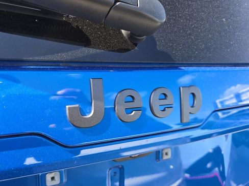Used 2026 Jeep Cherokee Limited AWD/4WD image 8