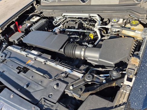 Used 2023 Chevrolet Colorado LT AWD/4WD image 30