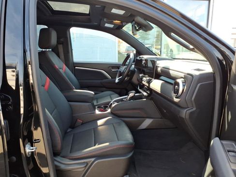 Certified 2025 Chevrolet Colorado Z71 w/ Midnight Edition AWD/4WD image 18