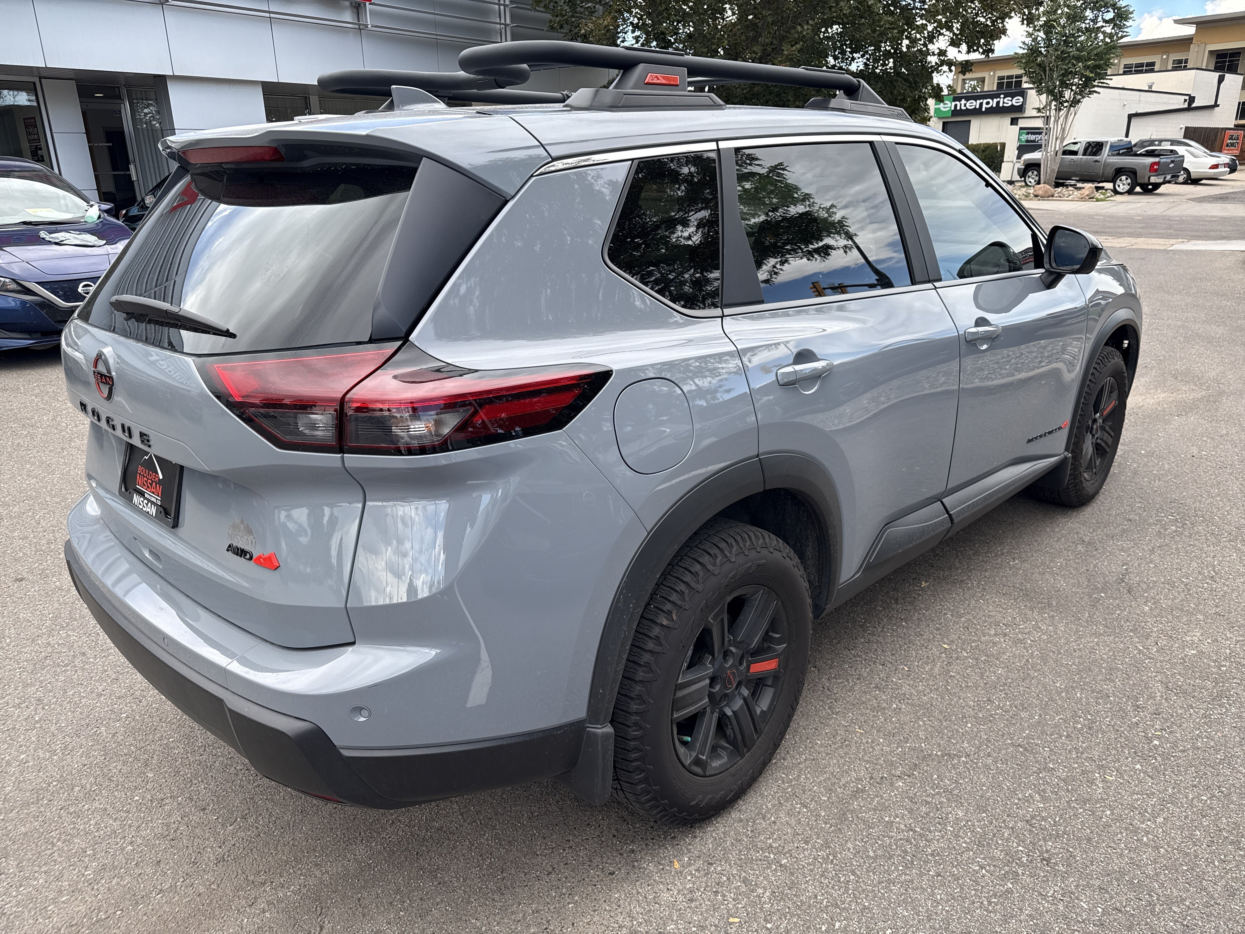 Certified 2025 Nissan Rogue SV AWD/4WD image 7