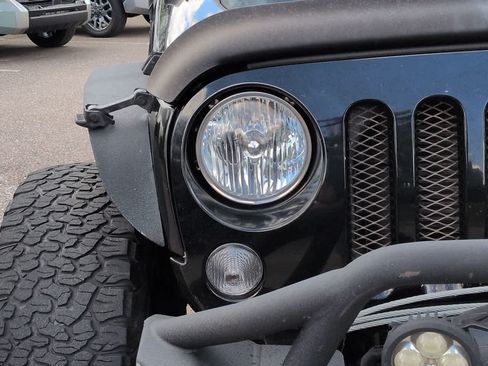 Used 2018 Jeep Wrangler Unlimited Sport S AWD/4WD image 10