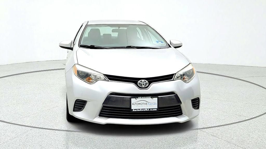 Used 2016 Toyota Corolla LE FWD image 2