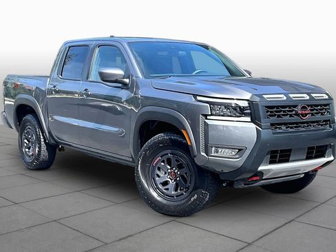 Used 2026 Nissan Frontier PRO-4X AWD/4WD image 3