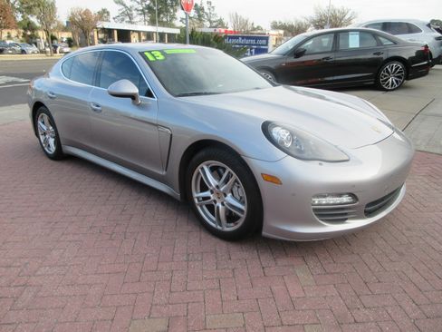 Used 2013 Porsche Panamera S image 69