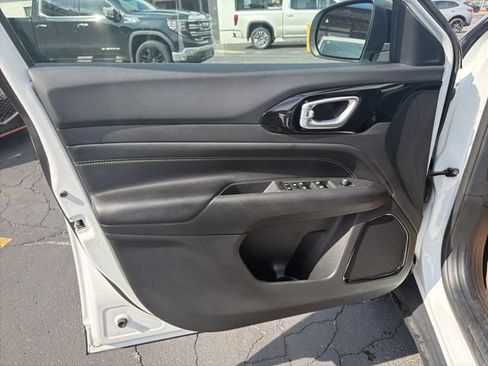 Used 2023 Jeep Compass Altitude image 11