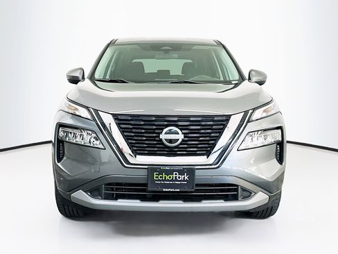 Used 2023 Nissan Rogue SV image 2