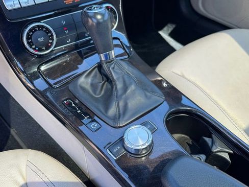Used 2015 Mercedes-Benz SLK 250 image 22