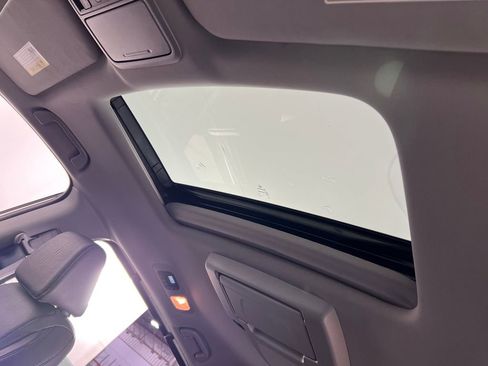 Used 2018 Honda Odyssey Elite image 16