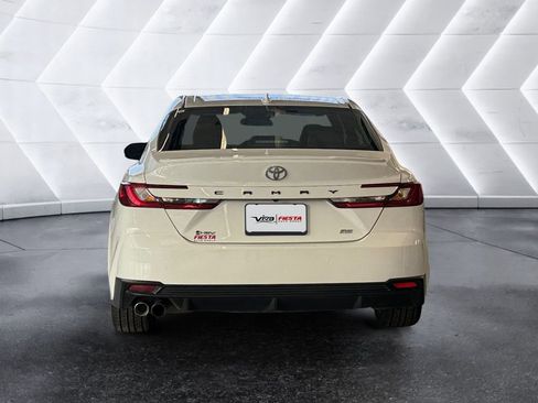 Used 2025 Toyota Camry SE image 5
