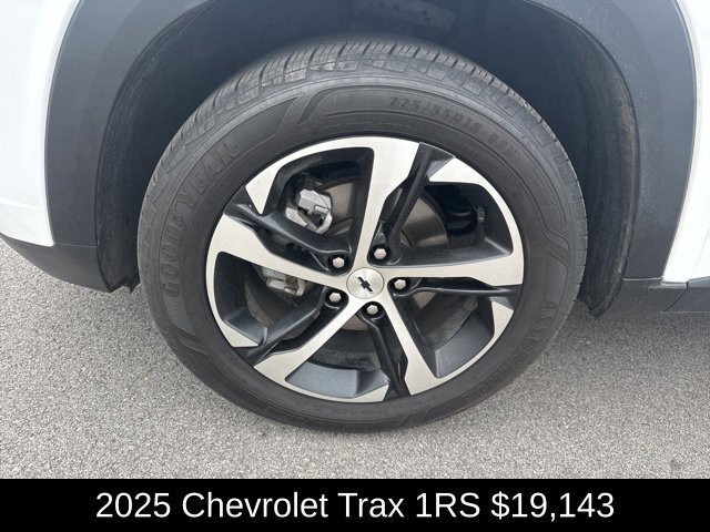 Used 2025 Chevrolet Trax RS w/ Driver Confidence Package FWD image 9