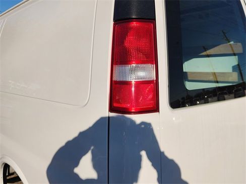 Used 2024 Chevrolet Express 2500 w/ Driver Convenience Package image 7