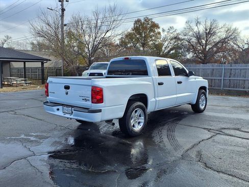 Used 2011 Dodge Dakota Big Horn image 3