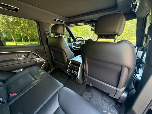 Used 2025 Land Rover Range Rover SE AWD/4WD image 24