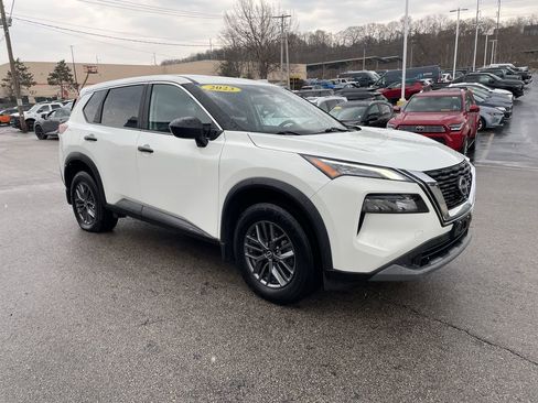 Used 2023 Nissan Rogue S image 6