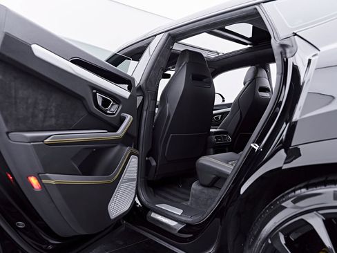 Used 2022 Lamborghini Urus AWD/4WD image 37