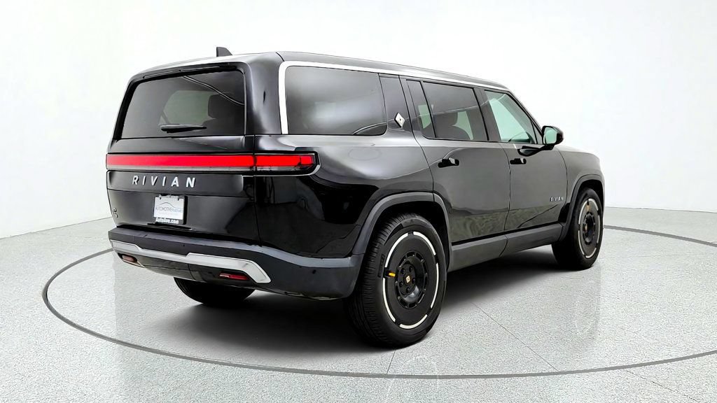 Used 2025 Rivian R1S Adventure Dual AWD/4WD image 5