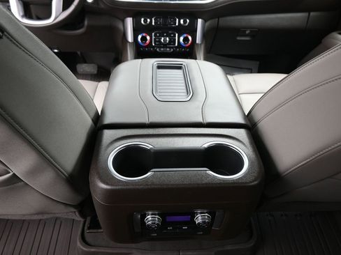 Certified 2024 GMC Yukon SLT w/ SLT Luxury Package image 22