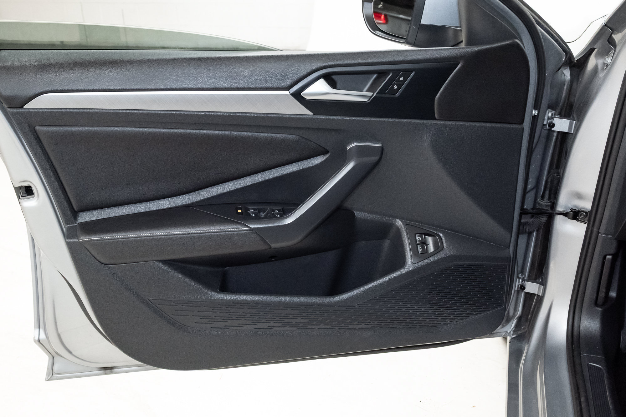 Used 2024 Volkswagen Jetta SE w/ Panoramic Sunroof Package FWD image 9