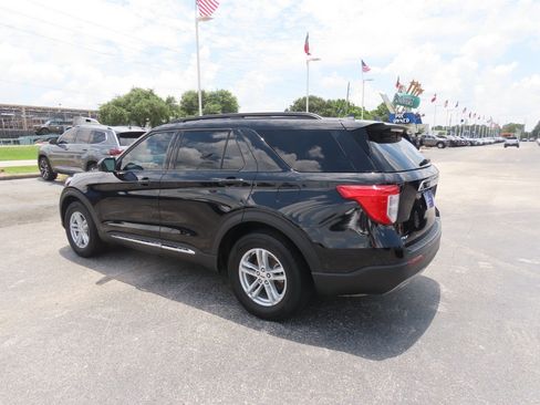 Certified 2023 Ford Explorer XLT w/ Equipment Group 202A RWD image 15