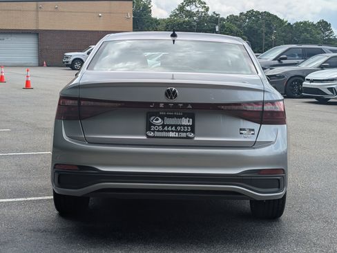 Used 2025 Volkswagen Jetta SE w/ Sunroof Package FWD image 8
