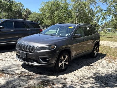 Used 2019 Jeep Cherokee Limited w/ Luxury Group AWD/4WD image 2