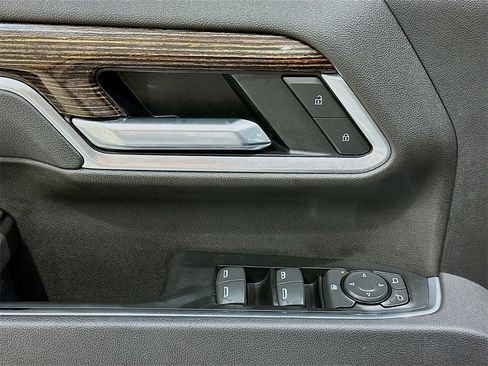 Used 2025 GMC Sierra 2500 SLE w/ Preferred Package image 18