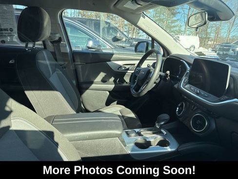 Used 2025 Chevrolet Blazer LT image 2