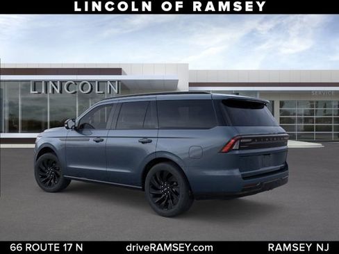 New 2025 Lincoln Navigator Reserve w/ Jet Appearance Package AWD/4WD image 5