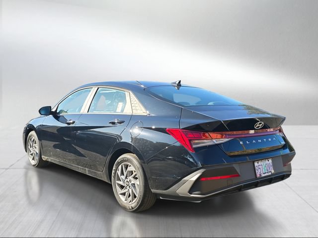 Certified 2025 Hyundai Elantra Hybrid FWD image 5