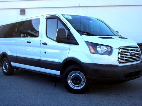 Used 2018 Ford Transit 350 XL image 3
