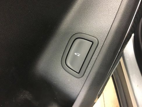 Used 2025 GMC Acadia Elevation image 35