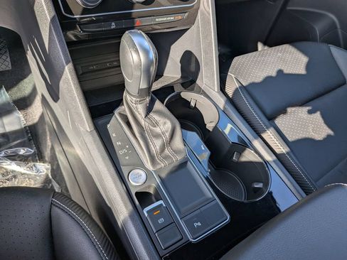 Certified 2023 Volkswagen Atlas Cross Sport SE FWD image 24