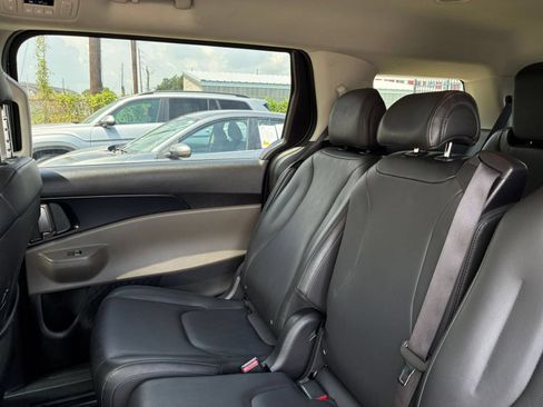Used 2026 Kia Carnival FWD image 37