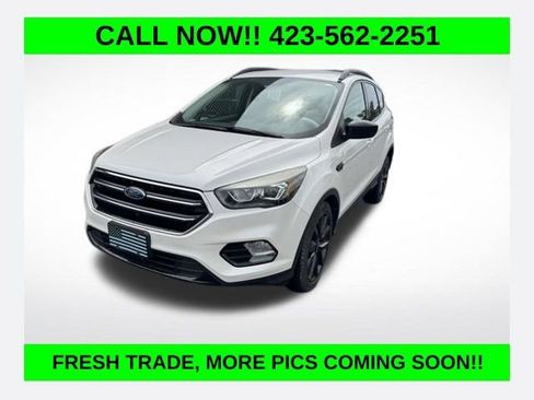 Used 2017 Ford Escape SE w/ SE Sport Appearance Package FWD image 1