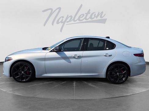 Used 2020 Alfa Romeo Giulia AWD w/ Nero Edizione image 4
