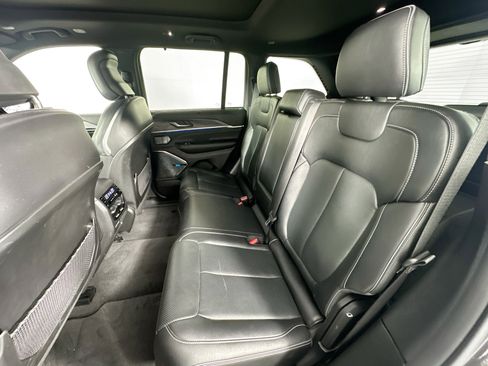 Used 2022 Jeep Grand Cherokee Overland w/ Luxury Tech Group IV image 26