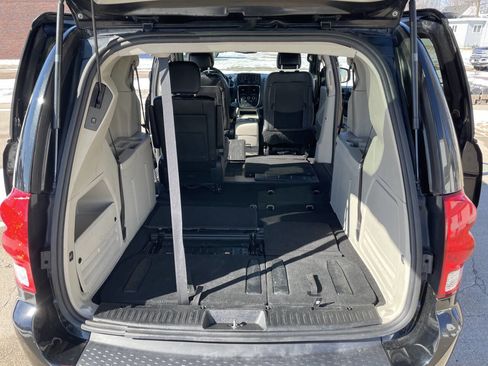 Used 2018 Dodge Grand Caravan SXT image 30