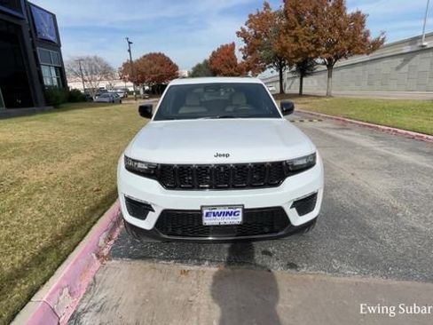 Used 2024 Jeep Grand Cherokee Limited w/ Luxury Tech Group II image 17