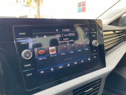 Used 2025 Volkswagen Jetta SE image 21