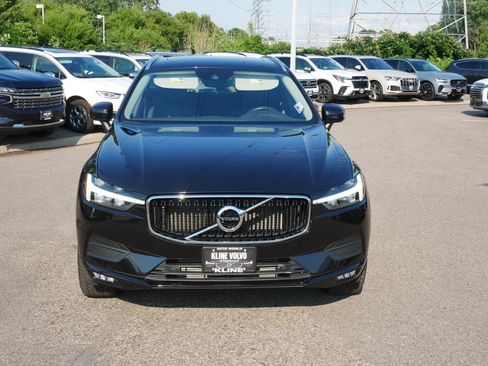 Used 2021 Volvo XC60 T5 Momentum w/ Premium Package AWD/4WD image 2