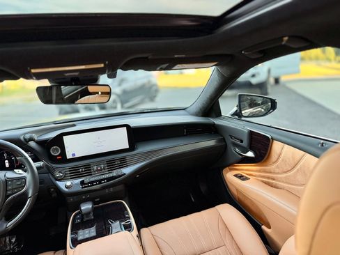 Used 2024 Lexus LS 500 w/ Interior Upgrade Package RWD image 41