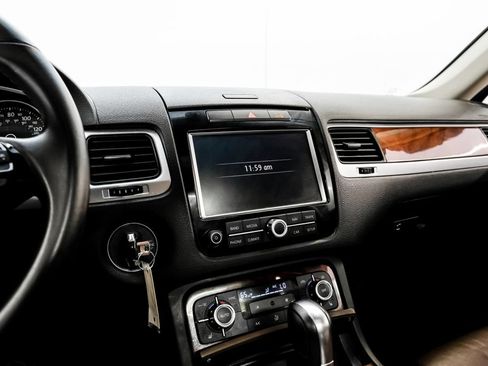 Used 2014 Volkswagen Touareg VR6 AWD/4WD image 30