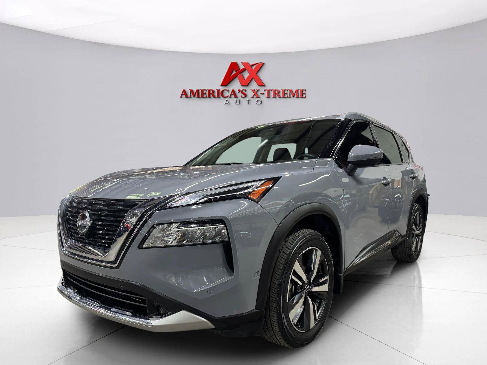 Used 2023 Nissan Rogue Platinum FWD image 2