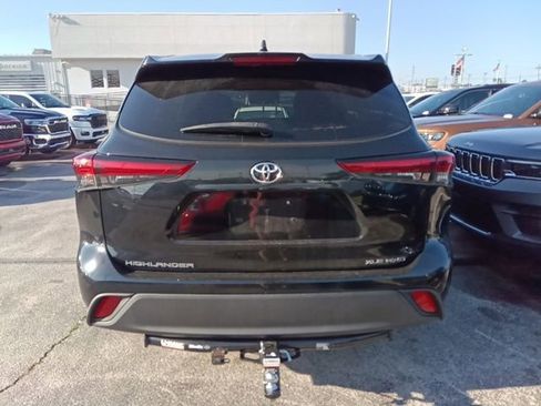 Used 2021 Toyota Highlander XLE AWD/4WD image 4