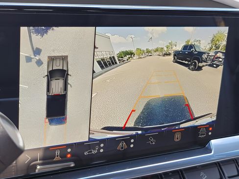 Used 2025 GMC Sierra 2500 SLT w/ SLT Premium Package image 37