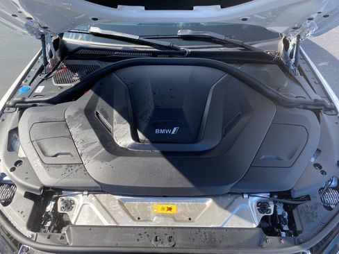 Used 2023 BMW i4 eDrive40 w/ M Sport Package image 17