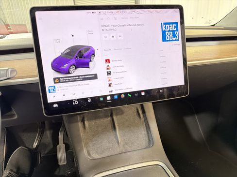 Used 2023 Tesla Model Y Long Range image 18