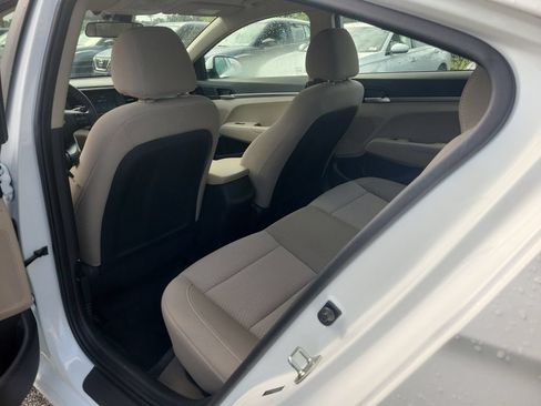 Used 2020 Hyundai Elantra SE FWD image 12