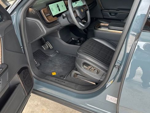 Used 2025 Rivian R1S Premium AWD/4WD image 15